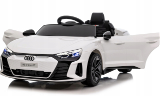 Automobil Audi Biela, Čierna, Červená